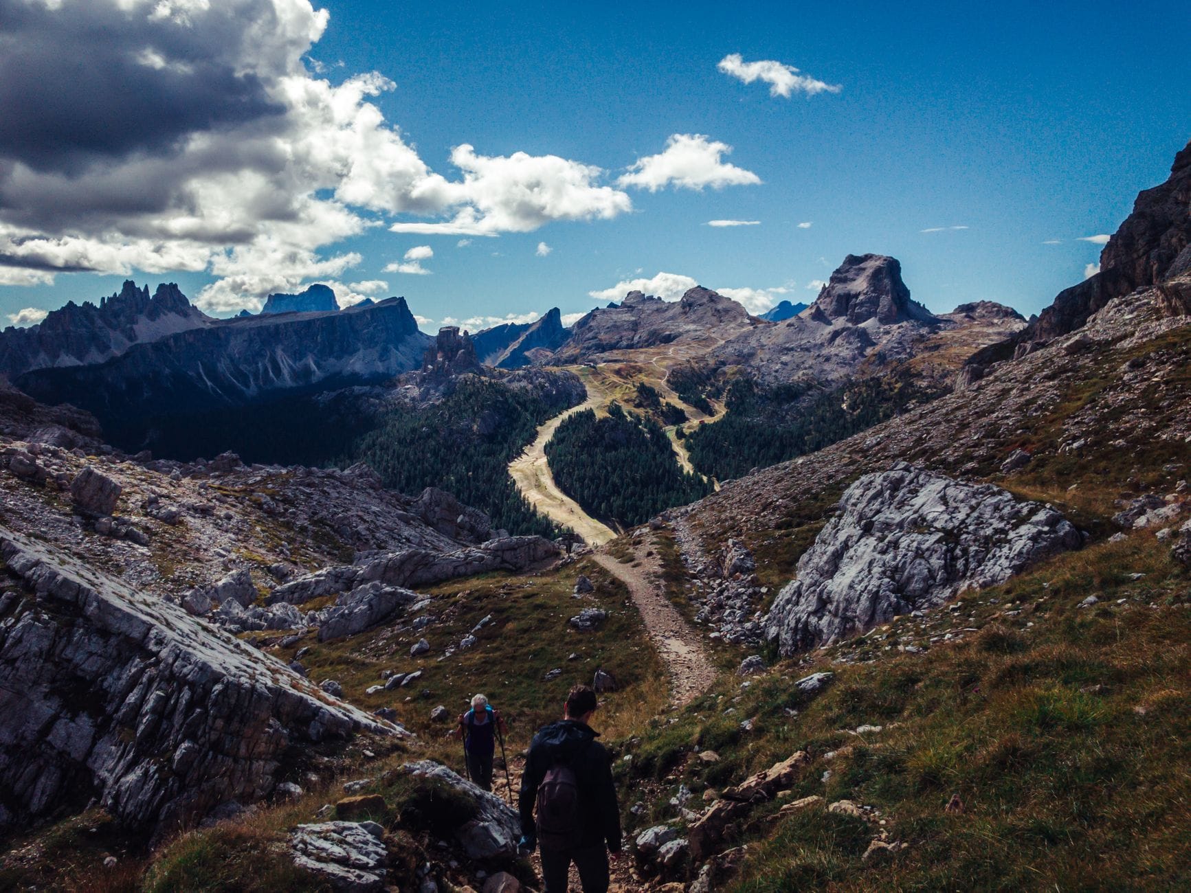 Wysokogórski szlak w Dolomitach niedaleko Cortiny d’Ampezzo